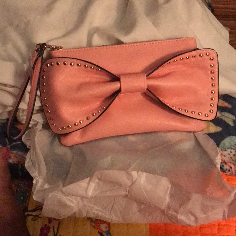 Pink & Black Bow Studded Clutches 🎀💕💕💕 - Picture 3 of 8